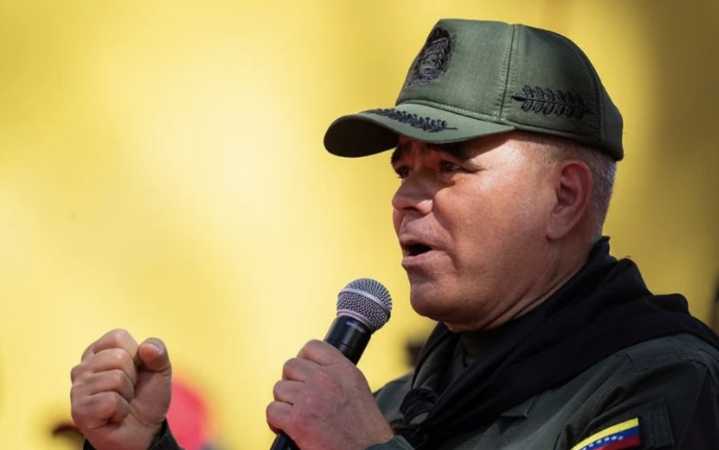 Ministro de Defensa venezolano acusa a EU de un "brutal ejercicio" psicológico por el despliegue de buques militares