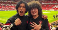 Fanático del Manchester United famoso por no cortarse el cabello, es agredido en el estadio; ¿cuál es el reporte de su estado de salud?