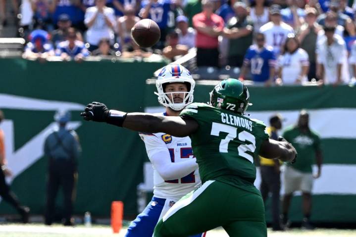 Micheal Clemons' latest boneheaded penalty quickly set Jets back