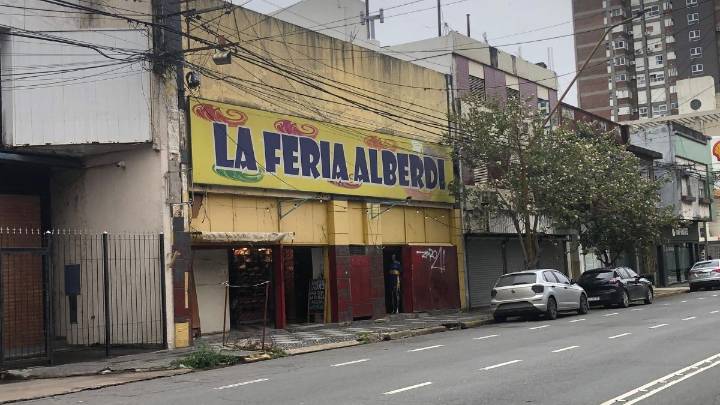 Nació como una medida transitoria, pero funcionó 17 años: cierra la feria de Rivadavia y buscan reubicar a puesteros