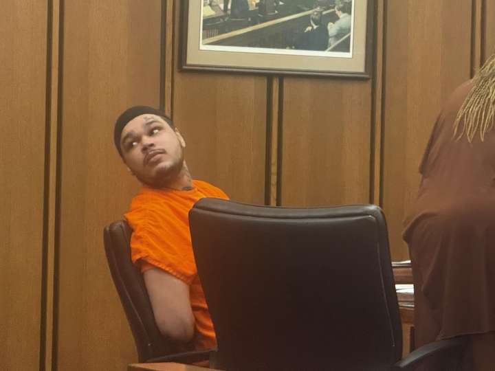2 men sentenced for attack on Cleveland police officers