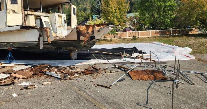 DEQ removes 52-foot houseboat submerged in Lake Pend Oreille