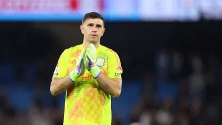 Dibu Martínez, en problemas: no llega a Manchester United y está marginado en Aston Villa