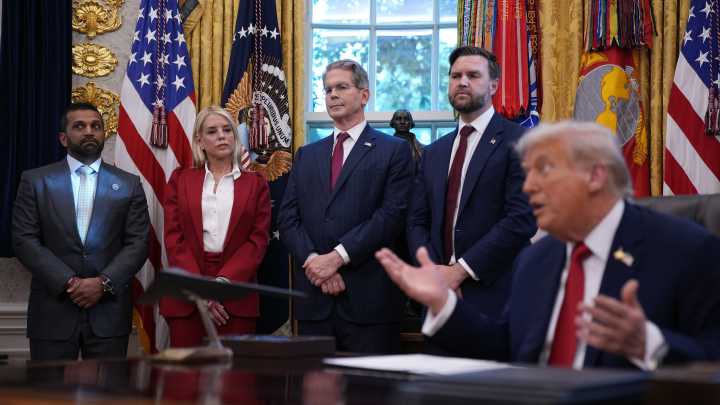 Donald Trump signs executive order aimed at investigating liberals