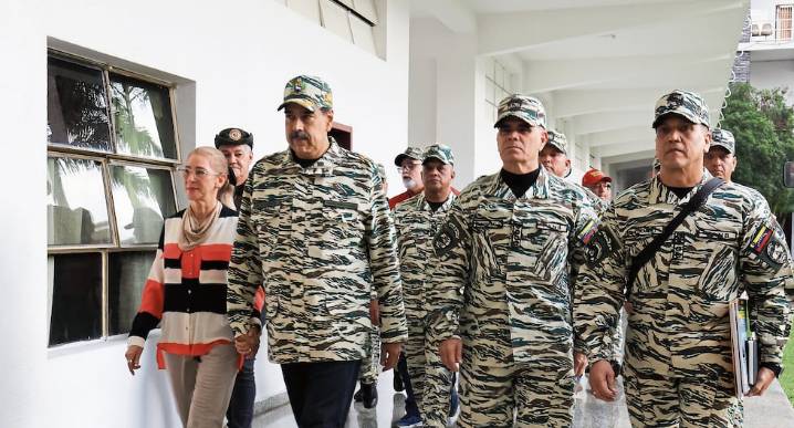 Venezuela: cúpula chavista moviliza a sus efectivos y se esconde en búnker