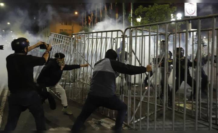 Marcha 'Generación Z': Un adulto mayor y una mujer resultan heridos tras represión de la PNP