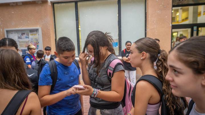 La repetición de curso en España baja, pero triplica a la media de la UE