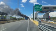 Pipa y camión se incendian sobre Anillo Periférico en Apodaca