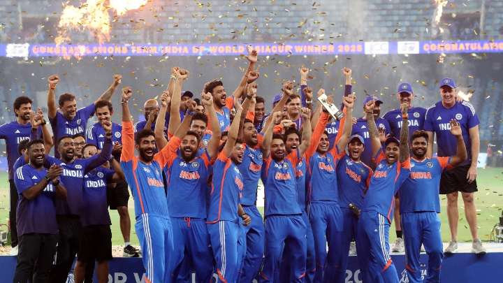 India refuse Asia Cup from Pak board chief, celebrate empty