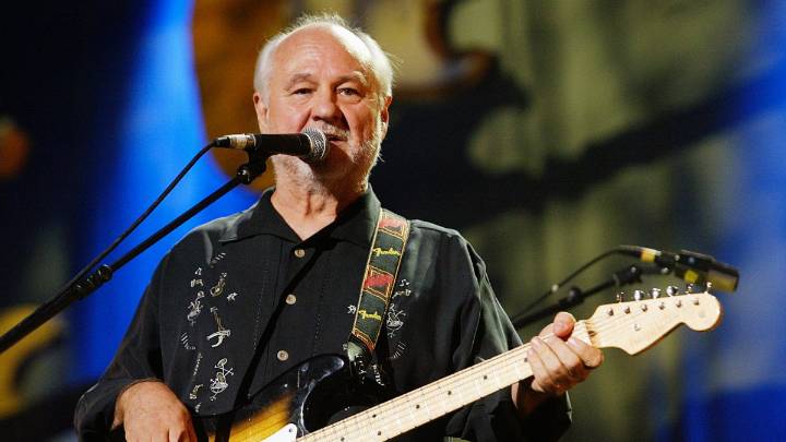Sonny Curtis, Crickets member who penned ‘Mary Tyler Moore Show’ theme, dies at 88