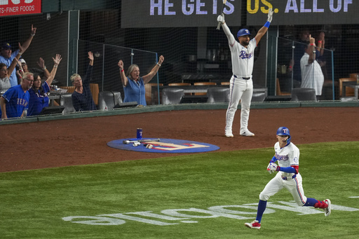 Helman impulsa a los Rangers con un grand slam en la victoria 5
