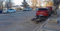 Fuerte choque en Centenario: un joven fue hospitalizado tras impactar contra un auto estacionado