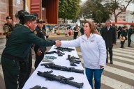 Boluarte entrega lote de fusiles a la PNP para enfrentar al crimen organizado