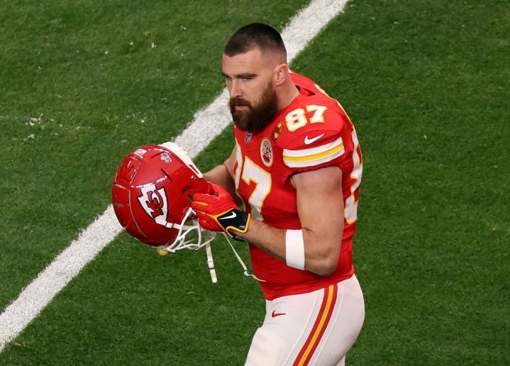 Travis Kelce Declared a ‘Shell of Himself’ After Chiefs TE Took Out Xavier Worthy vs Chargers After knocking out Xavier Worthy, Travis Kelce is being called out for being a shell of his former self, a
