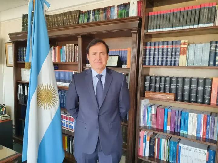El juez que prohibió publicar los audios de Karina Milei enfrenta nueve denuncias