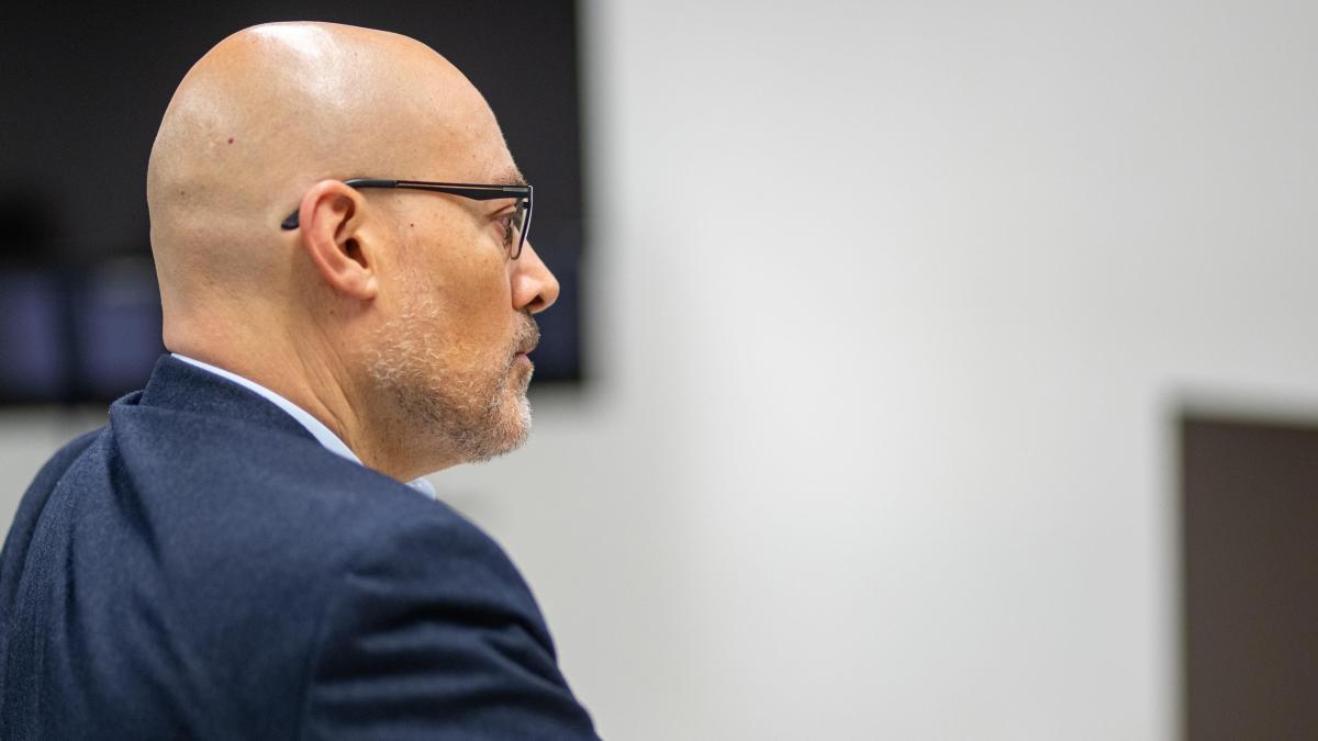 Saül Gordillo acepta un año y medio de cárcel tras admitir una segunda agresión sexual durante la cena de Navidad de 2022