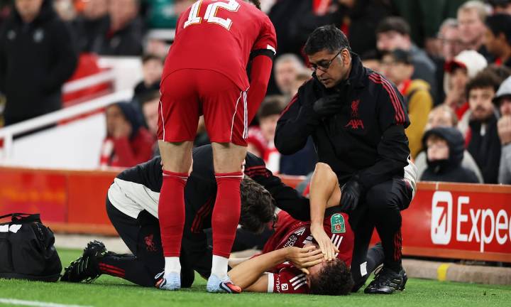 Giovanni Leoni injury latest after Liverpool defender stretchered off on full debut