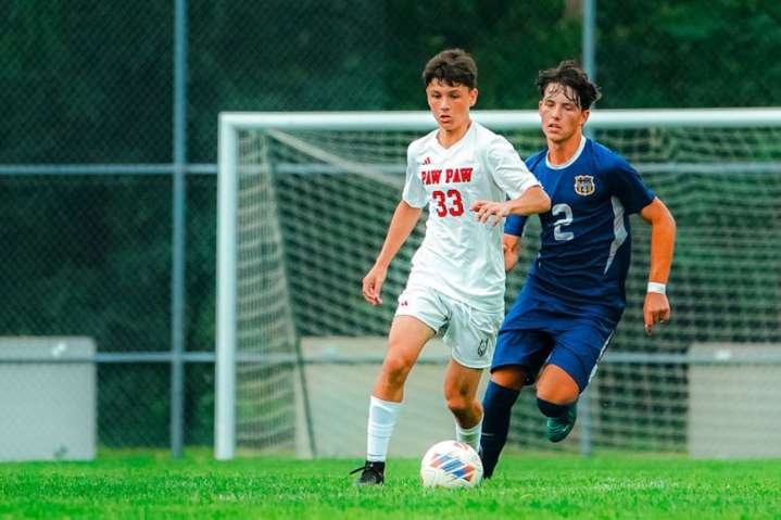 Smooth-operating senior exchange student a ‘natural’ fit for No. 7 Paw Paw soccer