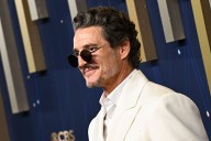 A lo ‘Chino’ Ríos: El impactante paso de Pedro Pascal por la alfombra roja de los Emmy