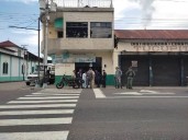 Dos mujeres se resbalaron y cayeron de una moto en el paseo
