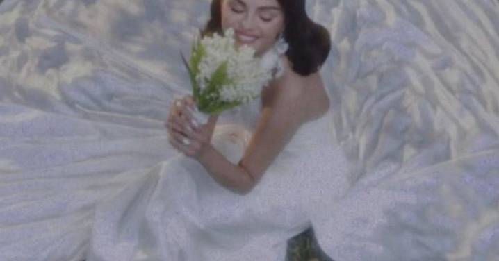 La romántica, e inesperada, boda de Selena Gómez y el compositor Benny Blanco