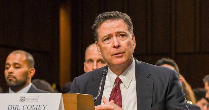 Exdirector del FBI enfrenta cargos tras investigación sobre lazos de Trump con Rusia