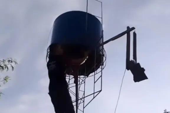 Posadas: detienen a un ladrón que escondía herramientas robadas en un tanque de agua