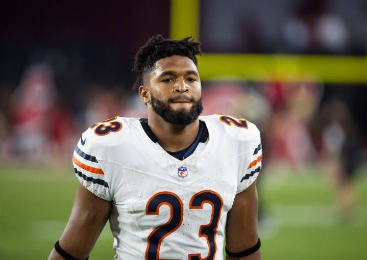 Deadspin | Bears RB Roschon Johnson practices, questionable vs. Vikings