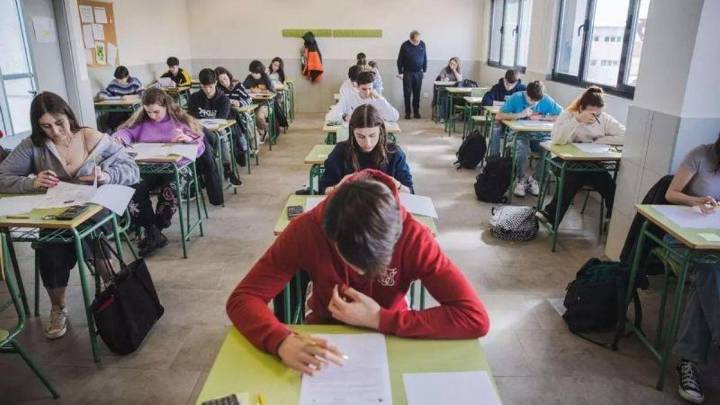 Los institutos inician sus clases con 141 plazas docentes aún vacantes