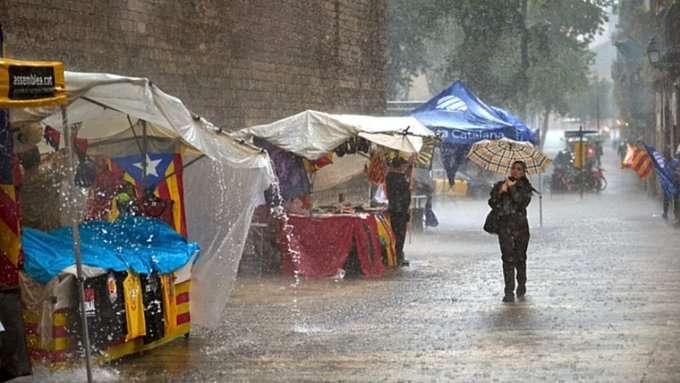 Lluvias causan fuertes inundaciones y ponen en alerta al este de España
