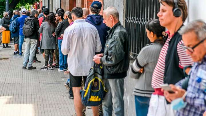 La desocupación sigue en el 7,6%