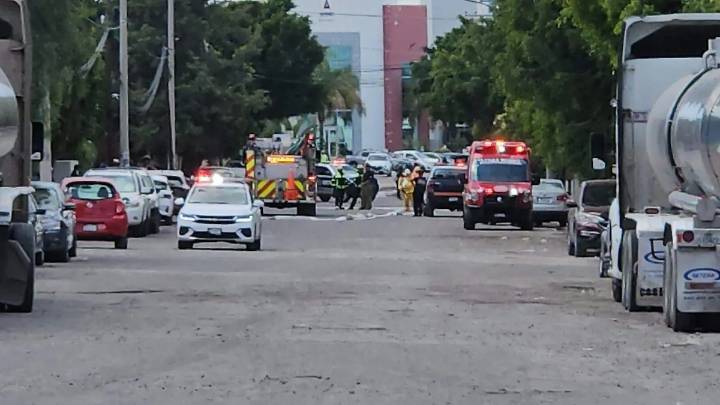 Evacuan a más de 100 personas por incendio en empresa