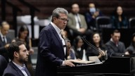 Ricardo Monreal presenta iniciativa para regular suscripciones, membresías y servicios digitales