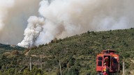 El alcalde de los pueblos desalojados por el incendio de Guadalajara explica dónde está el peligro: "El de Peñalba sí está más próximo"