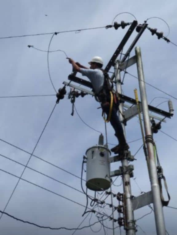 Corpoelec potencia servicio para 250 familias tachirenses con instalación de transformadores
