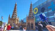 Burgos construye una impresionante réplica de su Catedral con 1.850 cajas de cartón