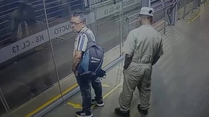 VIDEO | Brutal asalto contra pasajero en estación del Megabús en Pereira quedó registrado en cámaras