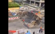 COLAPSA CARRETERA: Enorme socavón en Bangkok obliga a evacuar un hospital