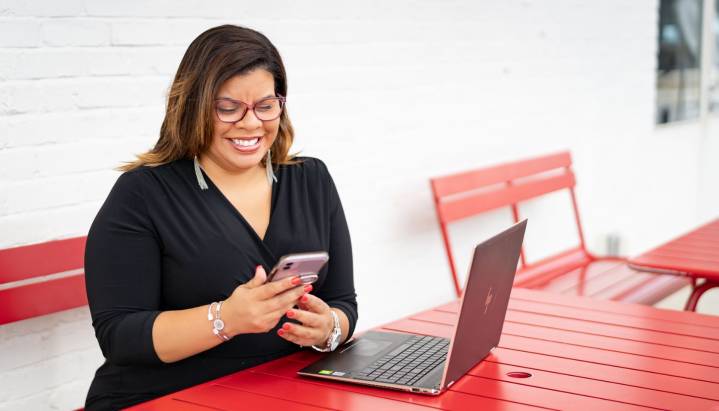 Swipes, Screenshots, & Success: AI InnoVision CEO Alicia Little Details How She Went From Digital Marketing Maven To ‘The Queen Of AI’