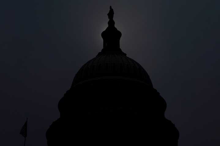 Republicans, Democrats remain  apart as deadline for U.S. government shutdown looms