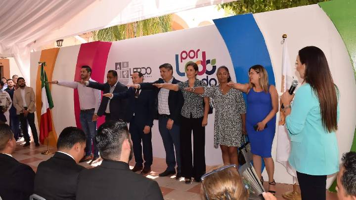 Toma protesta Susy Torrecillas a nuevos directivos del Ayuntamiento de Lerdo