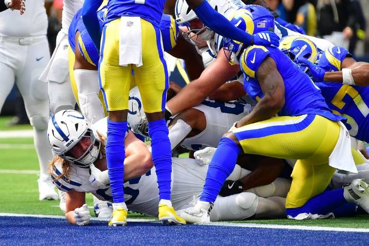 Deadspin | Matthew Stafford's late 88-yard TD pass rallies Rams past Colts