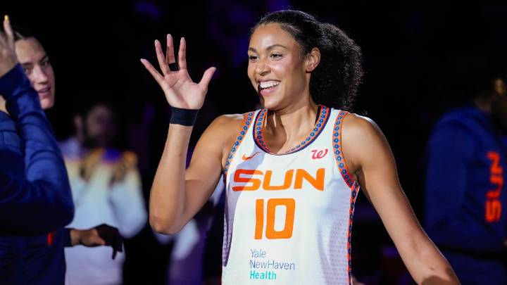 Meet my new favorite baller, CT Sun forward Olivia Nelson