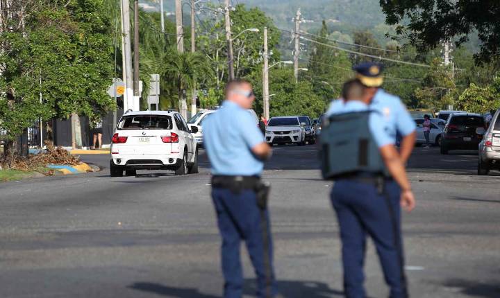 Escaladores roban diez armas de fuego en residencial de Ponce
