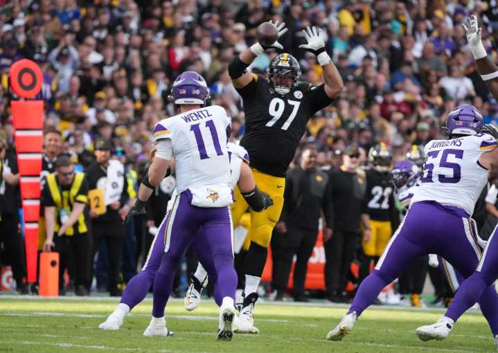 McFeely: Wentz OK again for Vikings, but they needed more than 'point guard'
