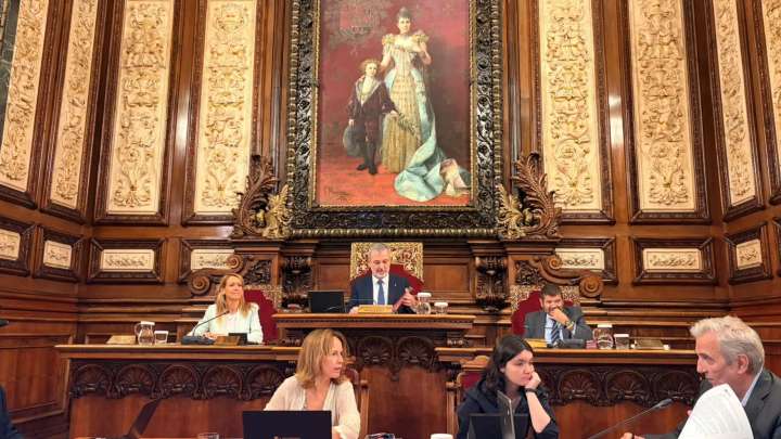 Barcelona se suma al Pacte Nacional per la Llengua con los votos a favor del PSC, BComú y ERC