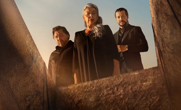 Cómo es "Dos tumbas", la nueva serie española de Netflix que se convirtió en la más vista