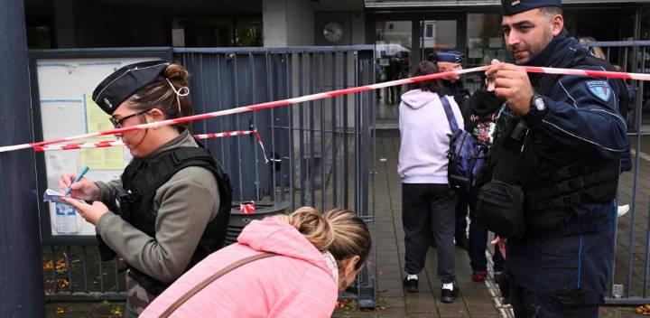 Un adolescente en Francia apuñaló a su profesora en clase y luego intentó quitarse la vida