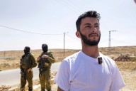 Cineasta palestino ganador del Óscar dice que colonos israelíes hirieron a sus hermanos