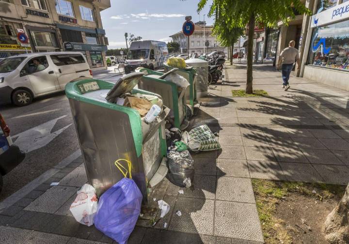 El funcionamiento de los contenedores neumáticos «harta» a los vecinos: «Cada vez va a peor»